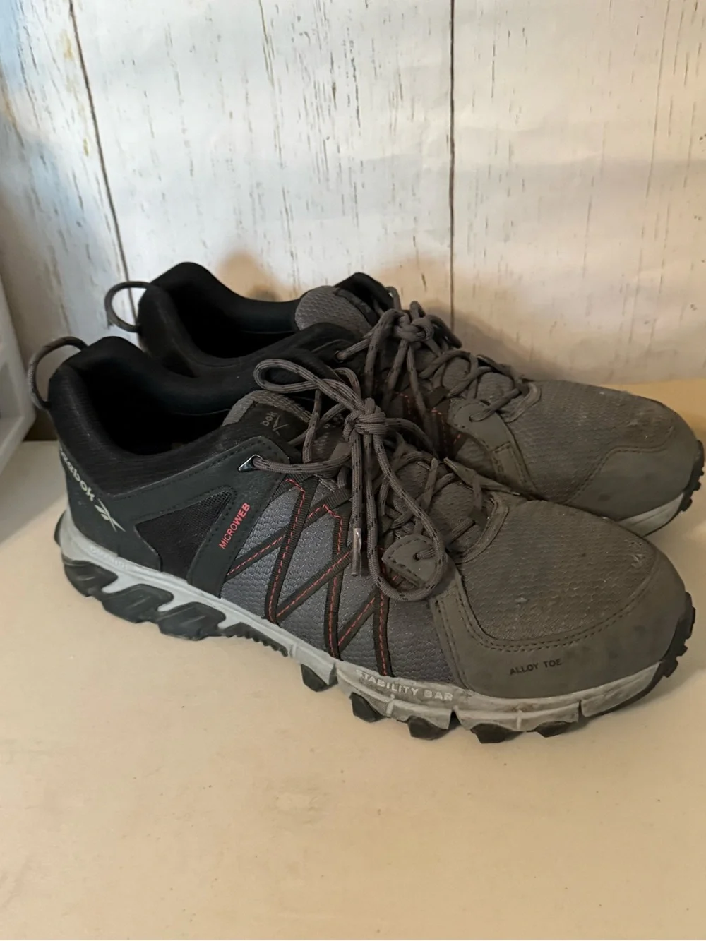 Size 12 Reebok Trailgrip Work Men's Alloy Toe Athletic Safety Shoes work shoes